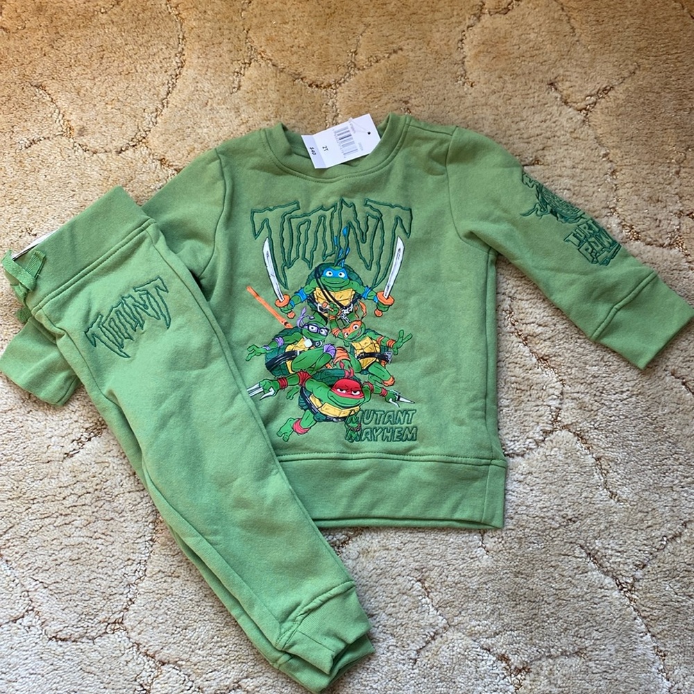 NWT 2T Set- Teenage Mutant Ninja Turtles, Mutant Mayhem Toddler Set